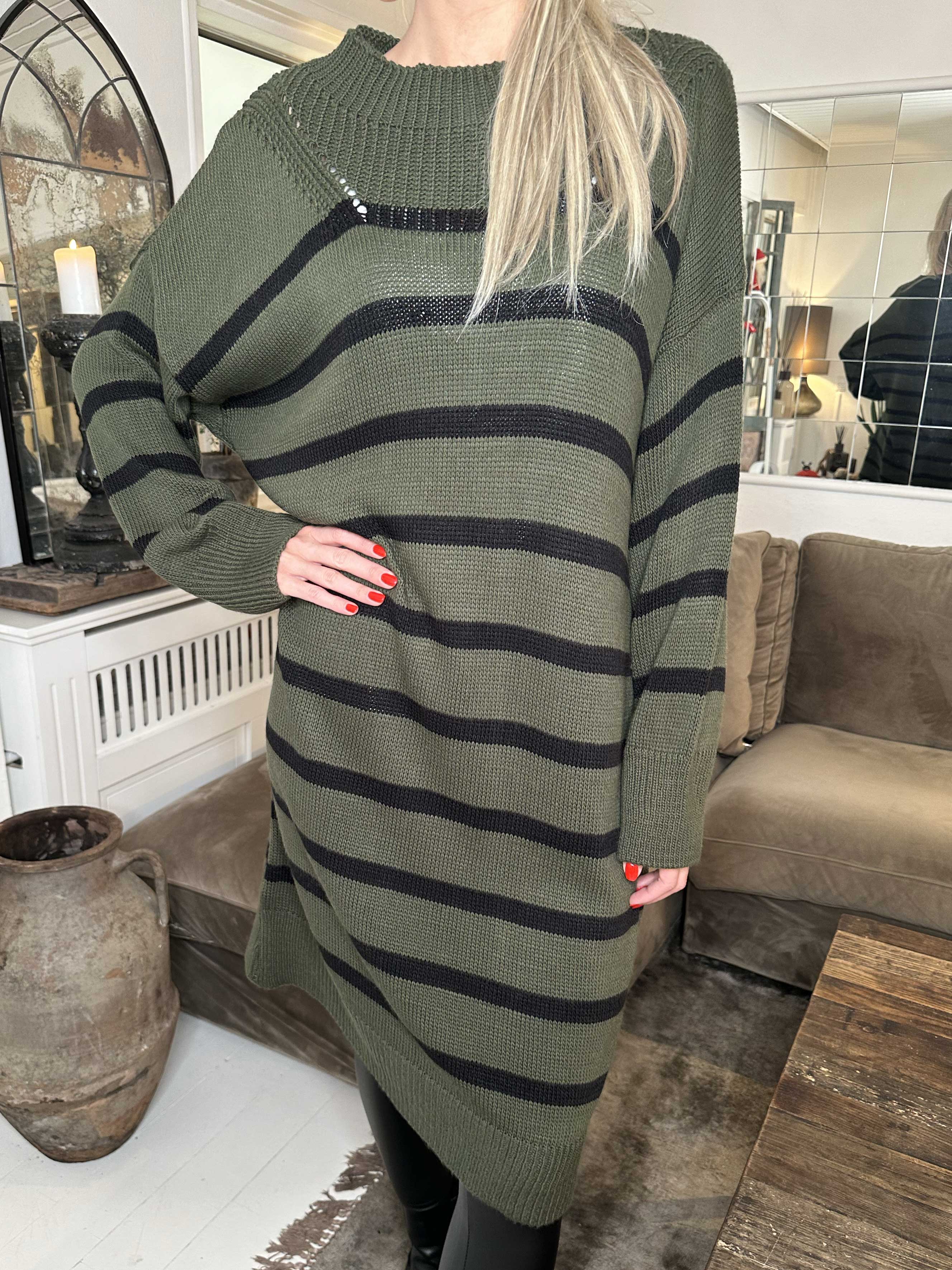 Ciara - Strikkjole med striber i løs pasform